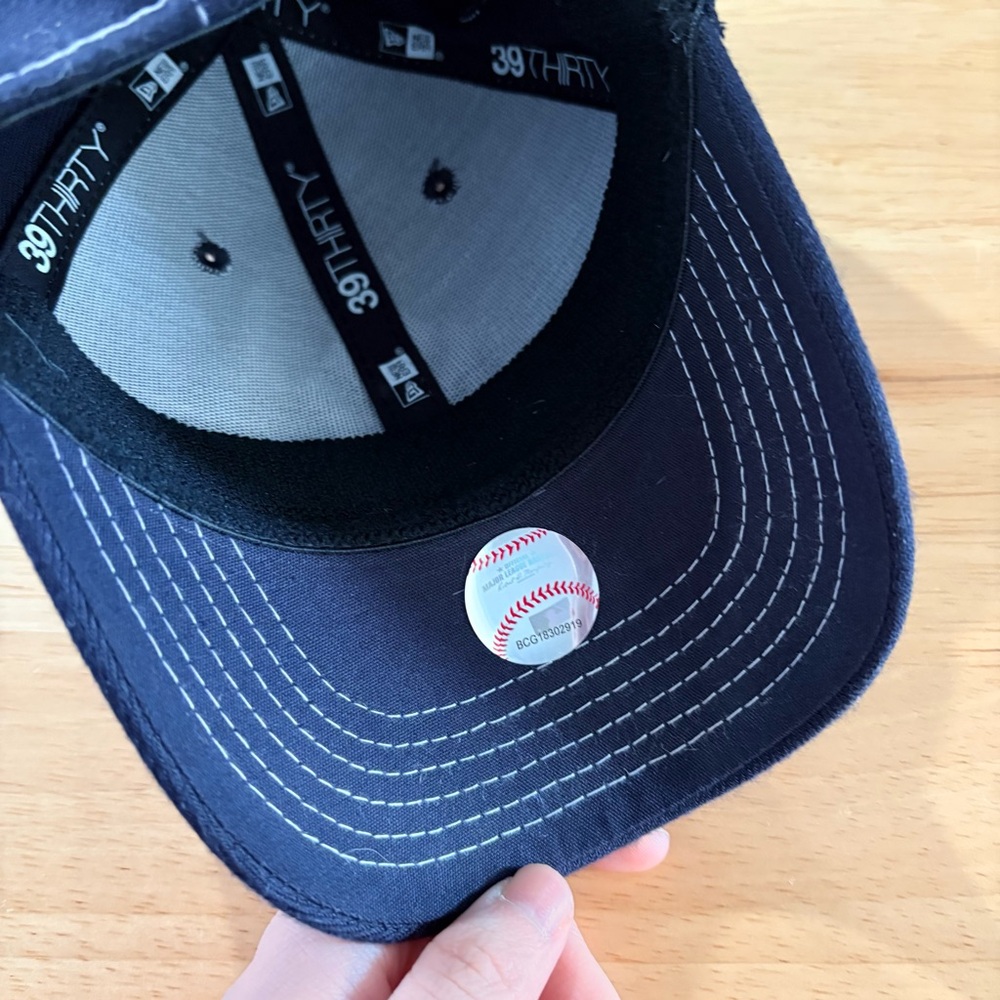 New Era 9TWENTY New York Yankees Contrast Stitch Cap — Youth - Picture 8 of 8